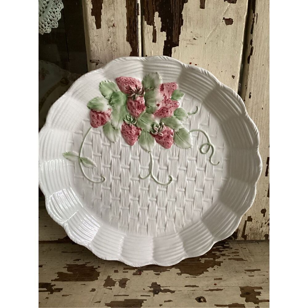 Vintage Bassano Majolica Ceramic Strawberry Vine Serving Plate Scalloped Edge It